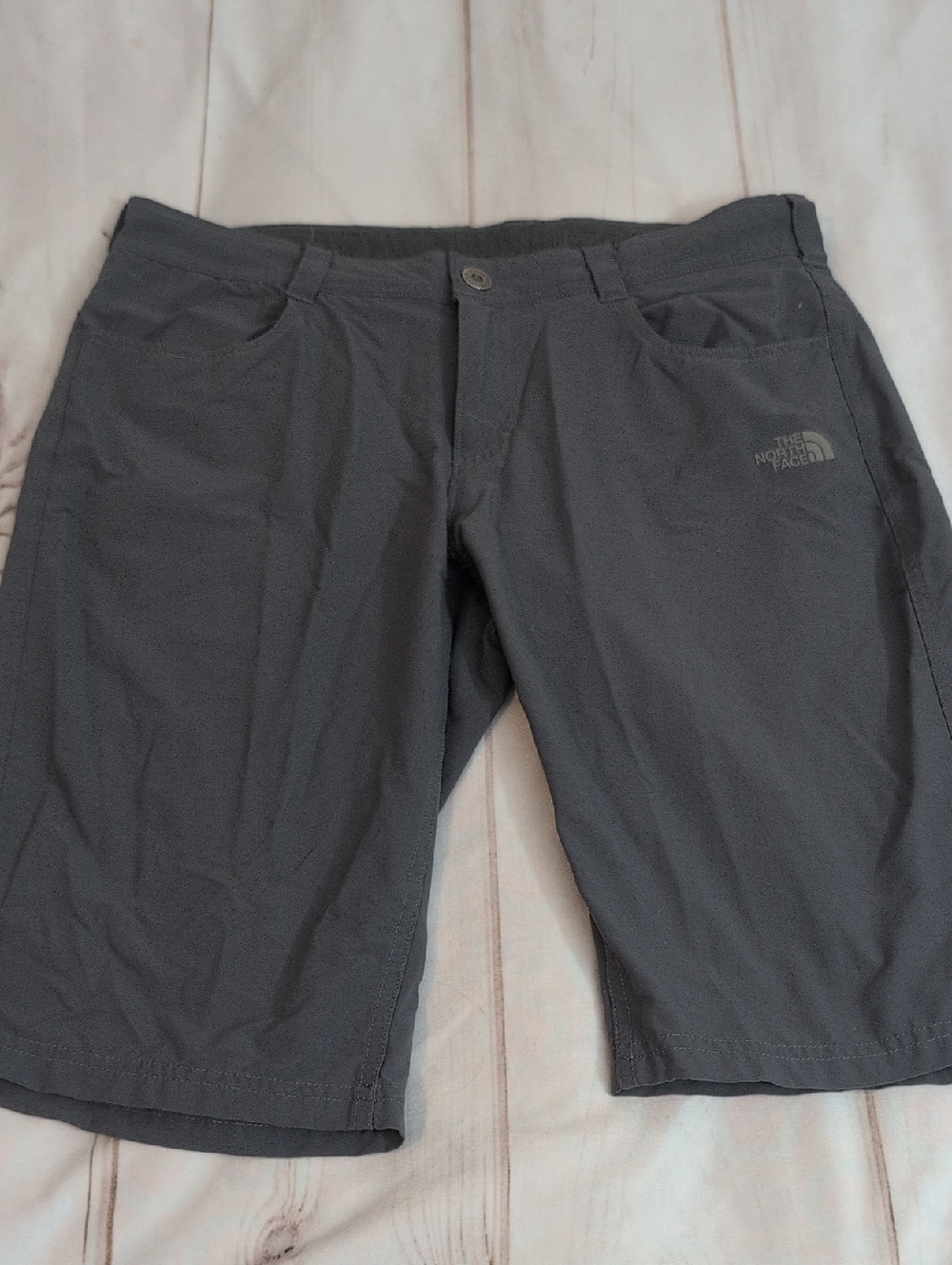 The North Face Women's Hiking Climbing Quick Dry Bermuda Capri Shorts Gray US 8